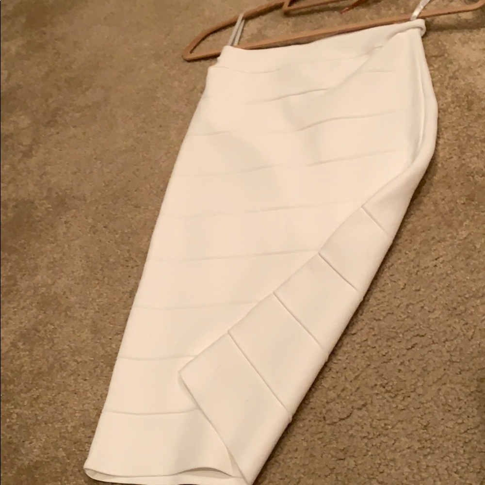 Pencil skirt in cream BCBG Maxazria , never worn